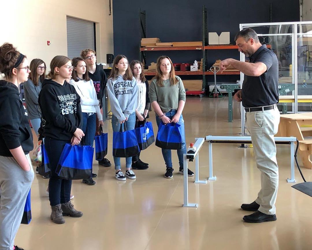 A professor at the Jasper campus showing high school students around the Technology Center